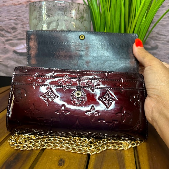 LOUIS VUITTON VERNIS BURGUNDY WALLET ON CHAIN/CROSSBODY - Picture 5 of 15